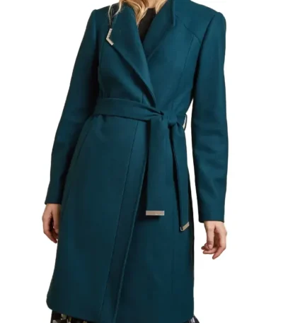 Workin’ Moms S05 Catherine Reitman Green Coat