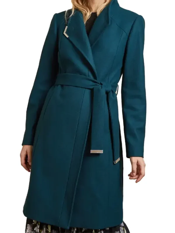 Workin’ Moms S05 Catherine Reitman Green Coat