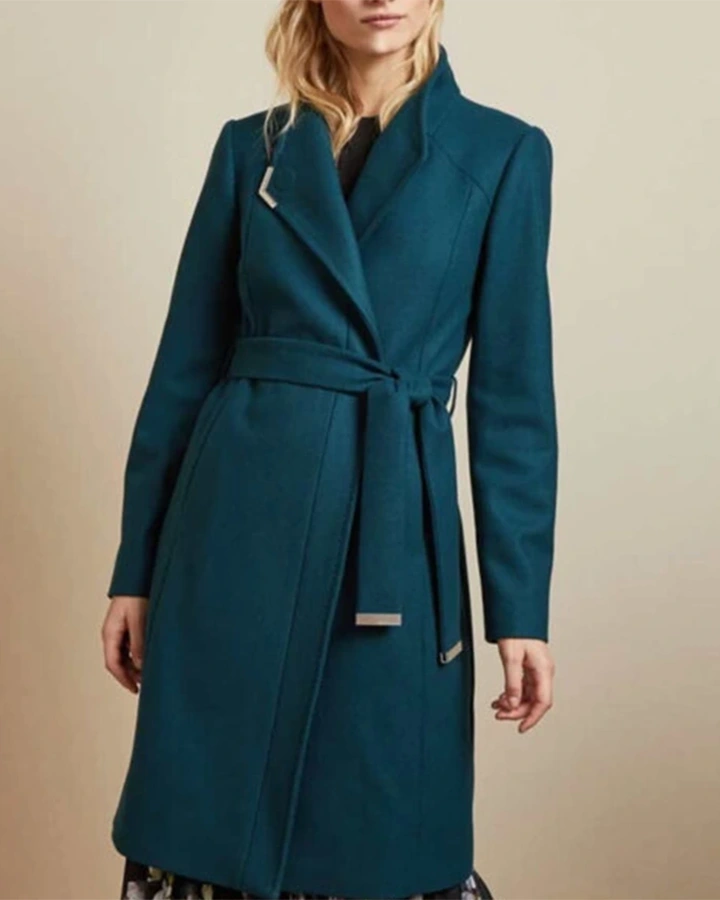 Workin’ Moms S05 Catherine Reitman Green Coat Workin’ Moms S05 Catherine Reitman Green Coat