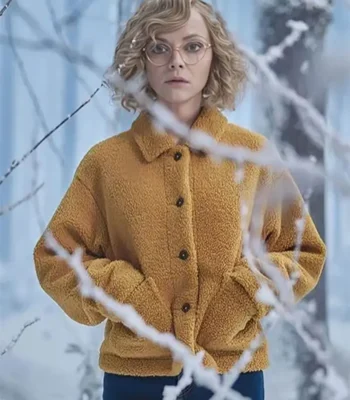 Yellowjackets S02 Christina Ricci Yellow Jacket