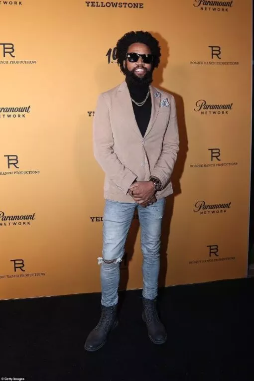 Yellowstone S05 Denim Richards Premiere Tan Blazer