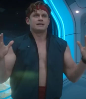 Billy Magnussen Black Mirror S07 Blue Vest