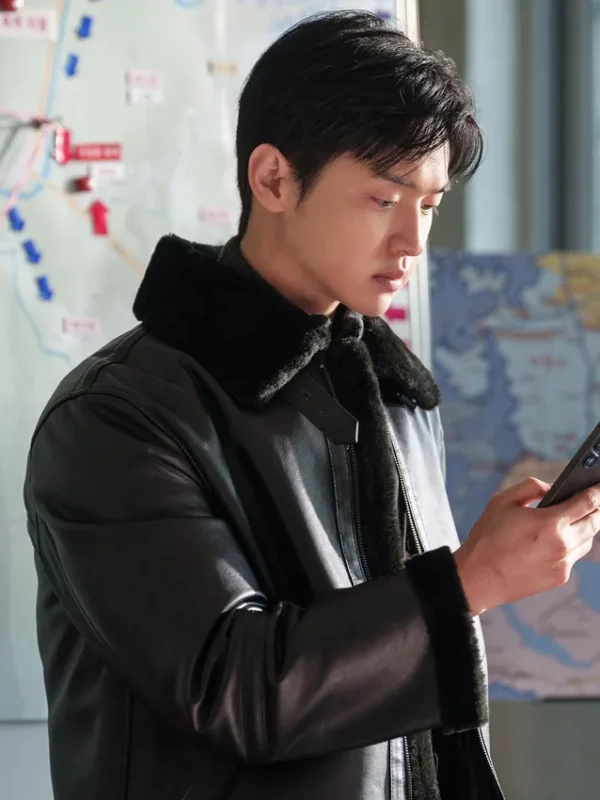 Jang Dong-yoon Queen Mantis S01 Shearling Leather Jacket