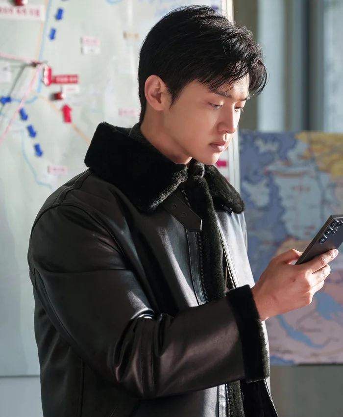 Jang Dong-yoon Queen Mantis S01 Shearling Leather Jacket Jang Dong-yoon Queen Mantis S01 Shearling Leather Jacket
