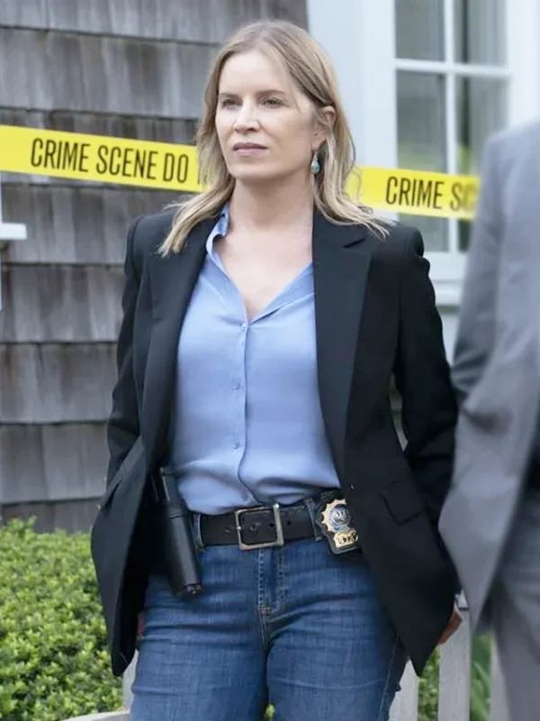 Kim Dickens The Better Sister S01 Black Blazer