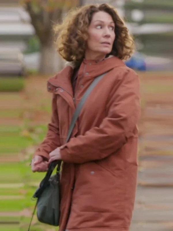 Kitty Flanagan Fisk S03 Orange Hooded Jacket