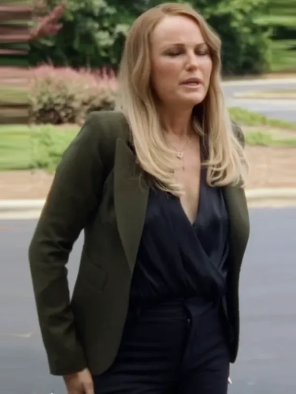 Malin Akerman The Hunting Wives S01 Green Blazer