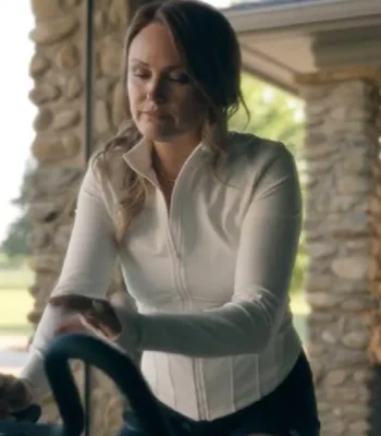 Malin Akerman The Hunting Wives S01 White Jacket