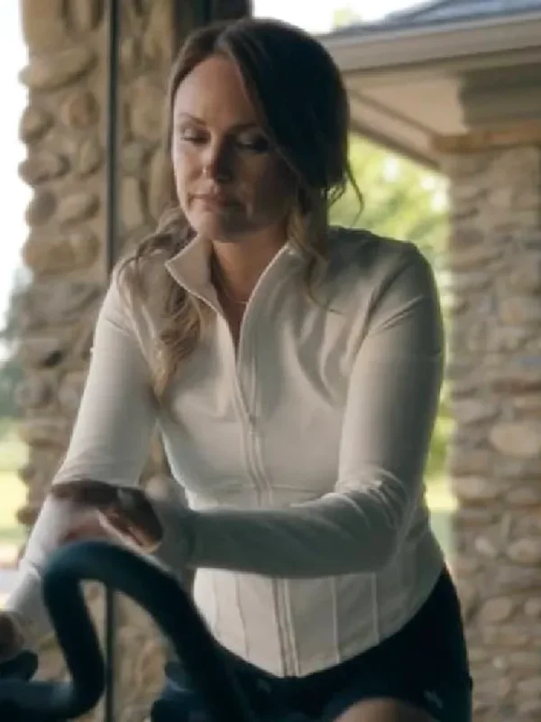 Malin Akerman The Hunting Wives S01 White Jacket
